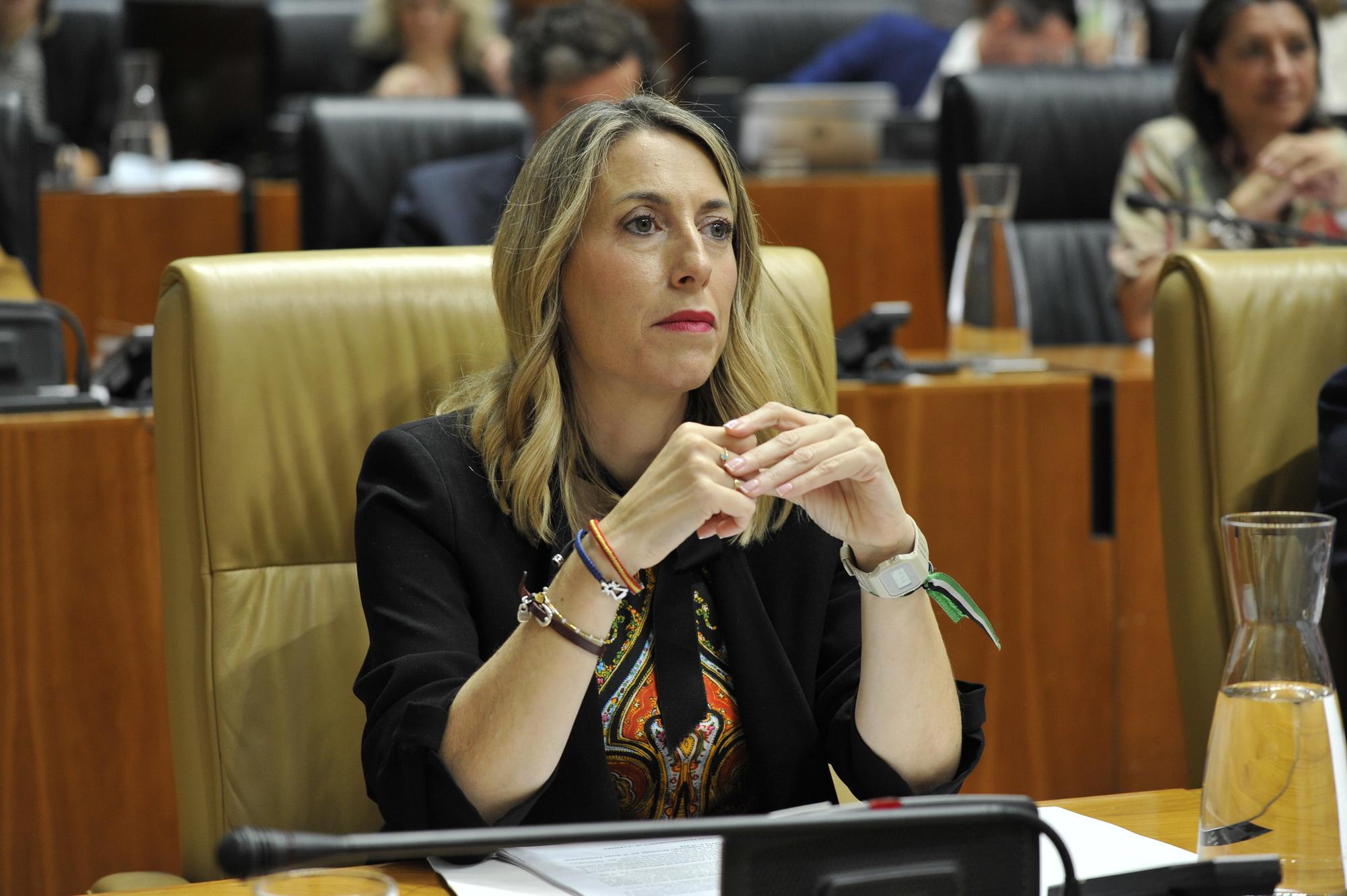 María Guardiola seria